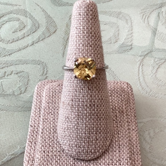 925 sterling silver band with lovely yellow citrine square faceted stone - Picture 1 of 6